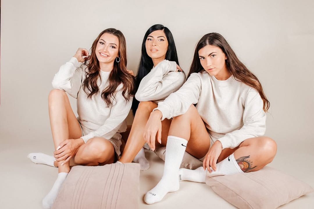 Post 10 by Glamsesh™ - Empowering Women 🌏 on Instagram (carousel)