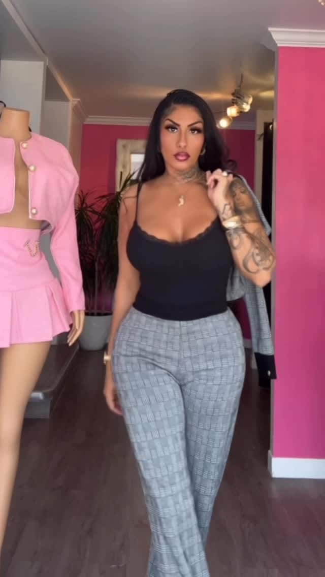 Post 9 by 🧿T A I L O R G L A M on Instagram (video)