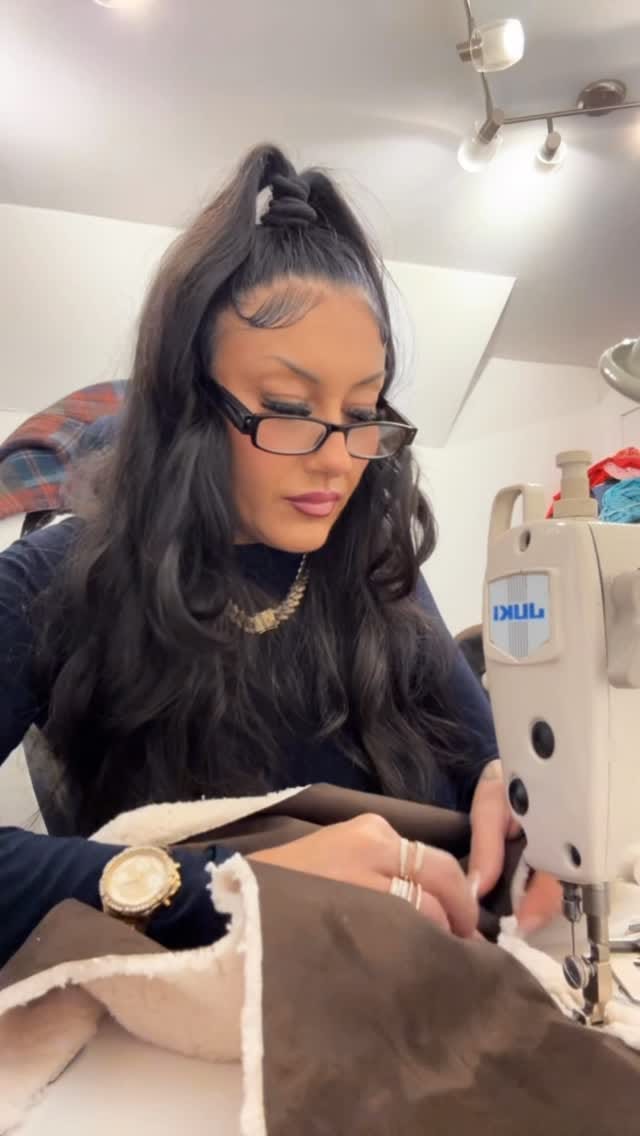 Post 2 by 🧿T A I L O R G L A M on Instagram (video)