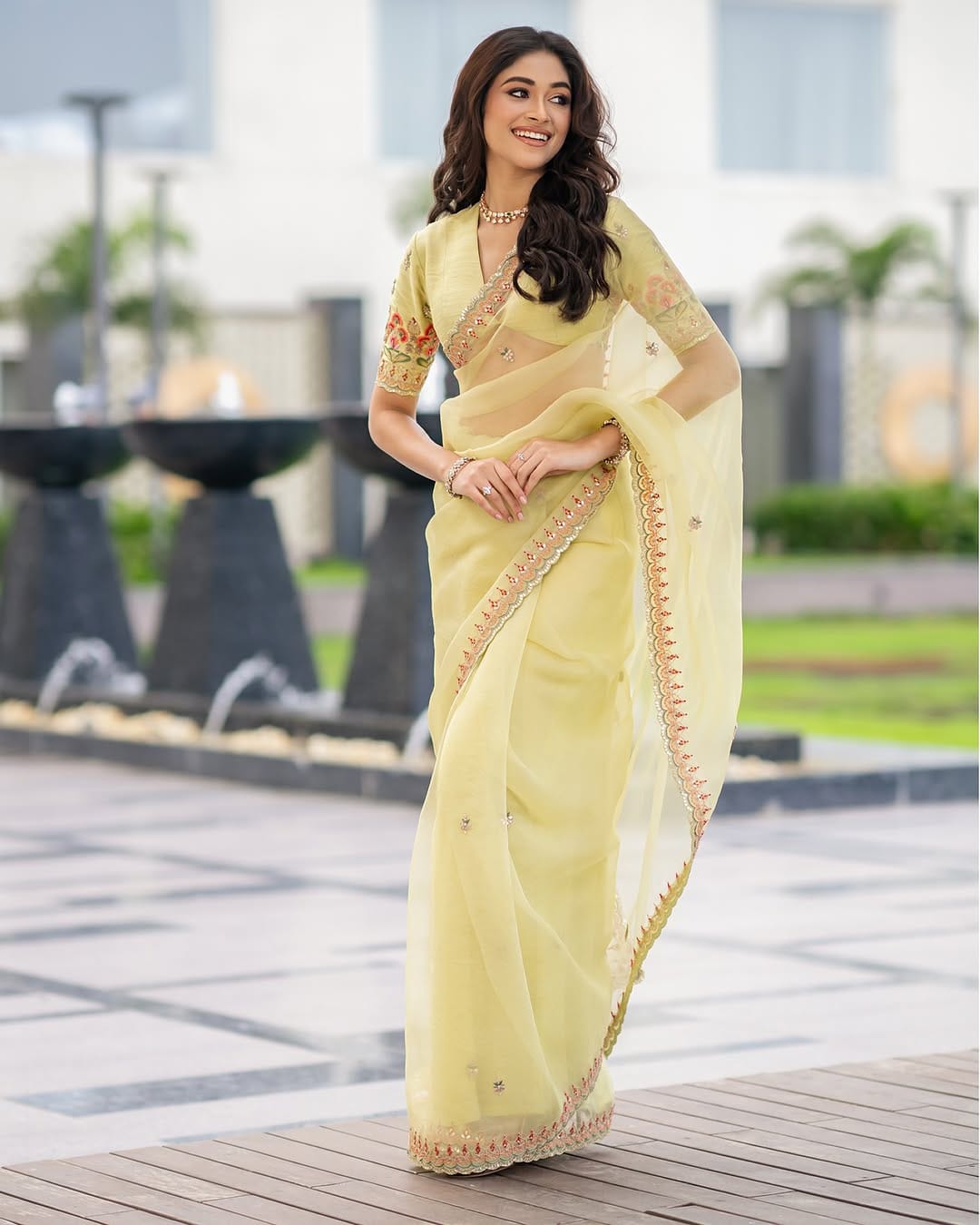 Post 7 by Aarti Sethia Official on Instagram (carousel)
