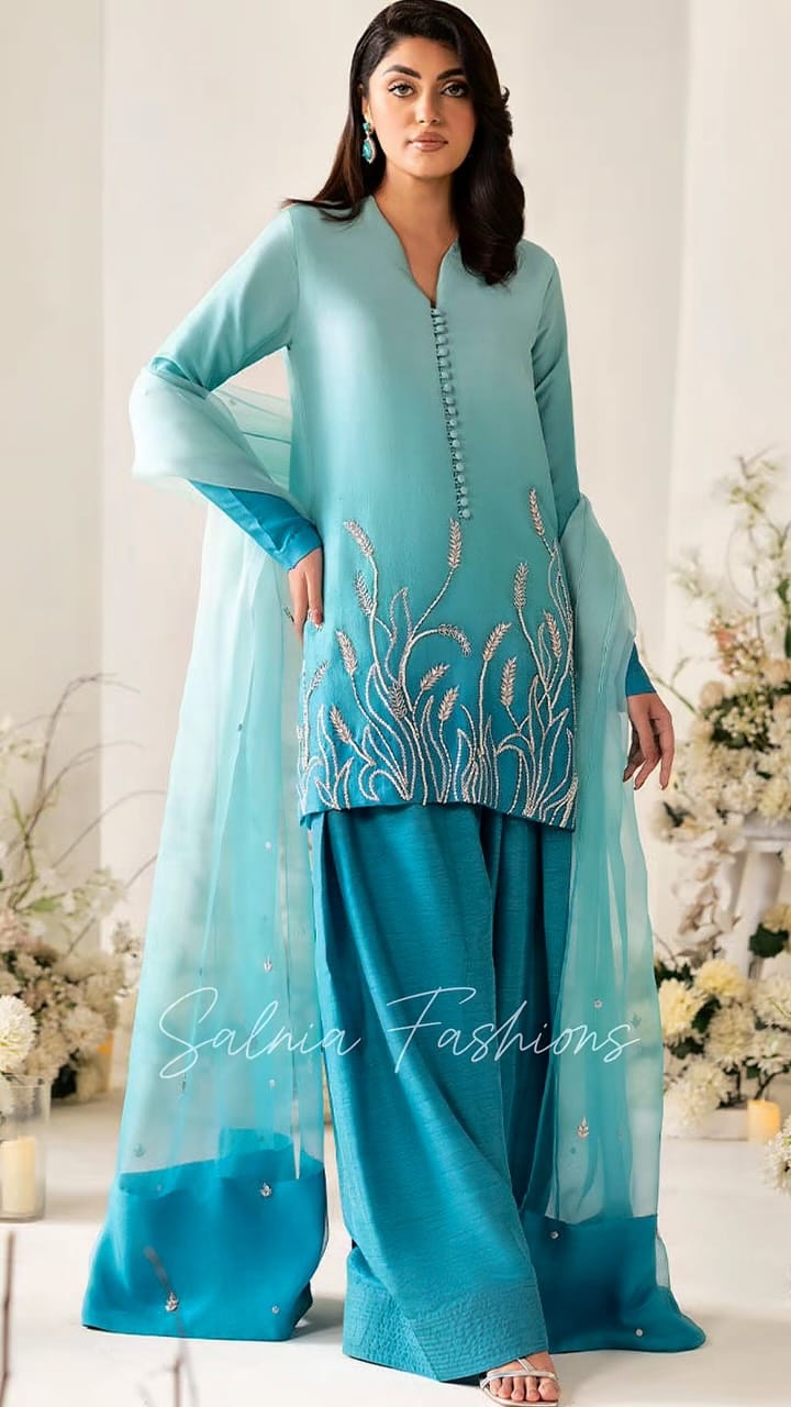 Post 7 by Salnia Fashions(USA🇺🇸) on Instagram (video)