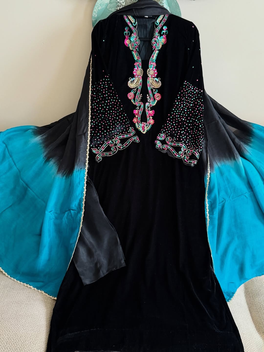 Post 10 by Salnia Fashions(USA🇺🇸) on Instagram (carousel)