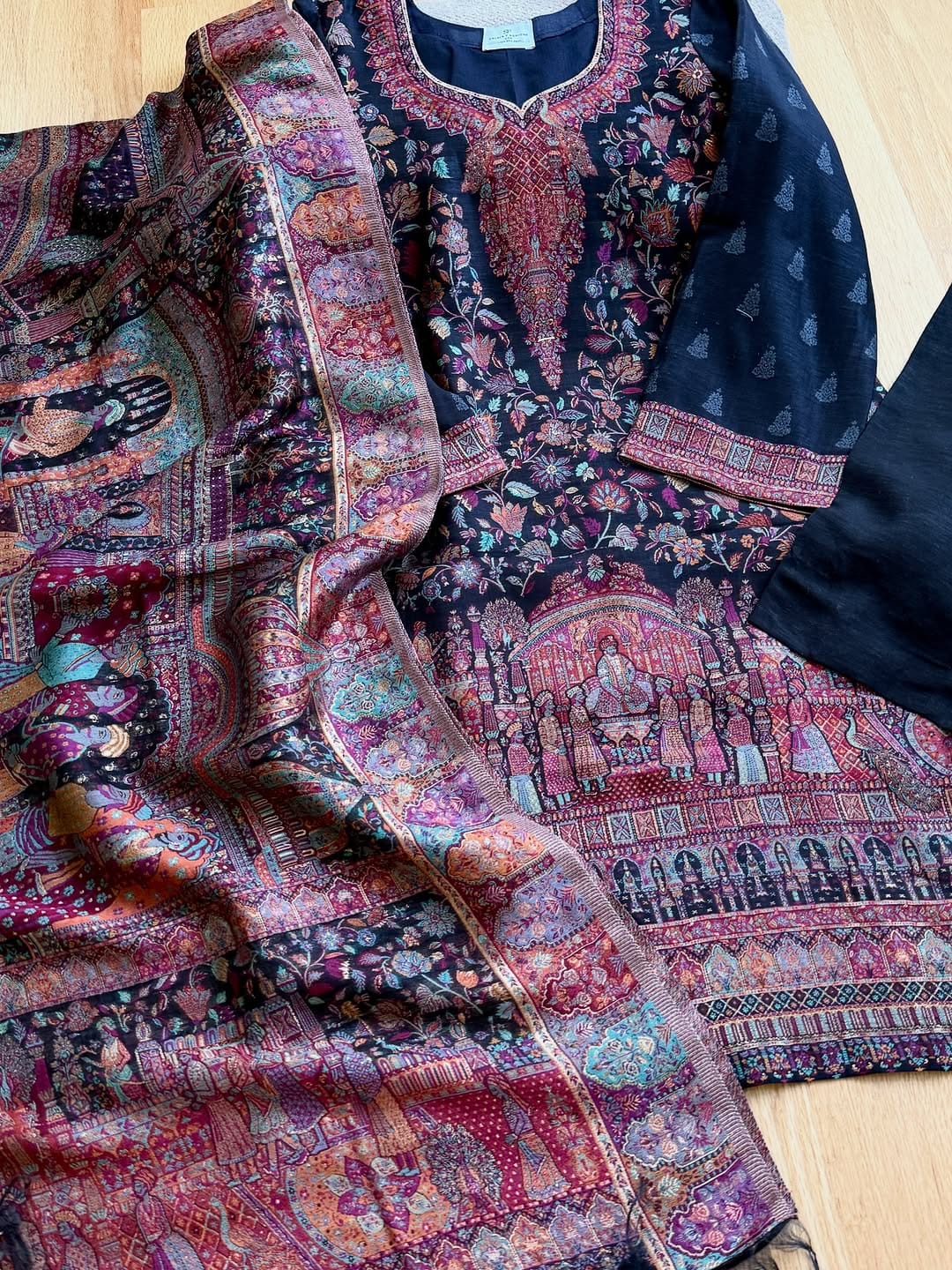 Post 6 by Salnia Fashions(USA🇺🇸) on Instagram (carousel)