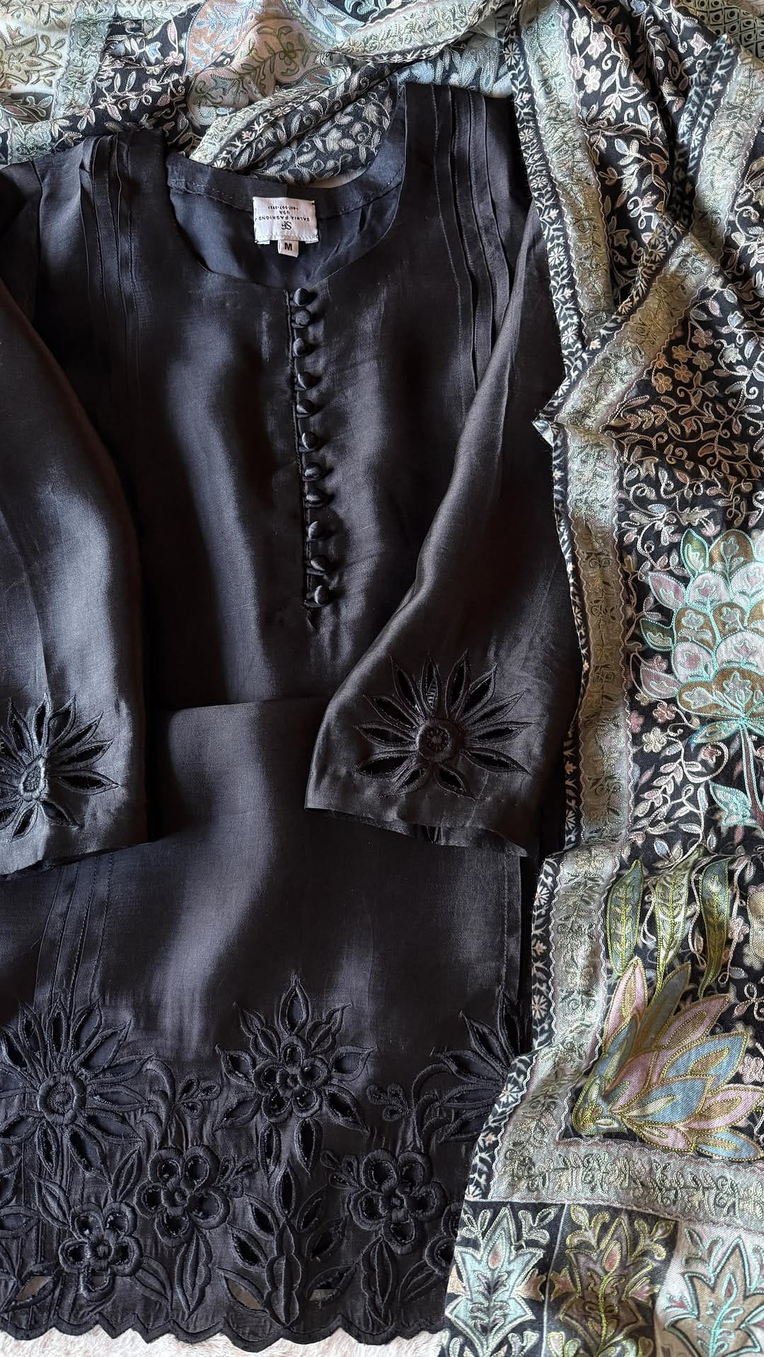 Post 4 by Salnia Fashions(USA🇺🇸) on Instagram (video)