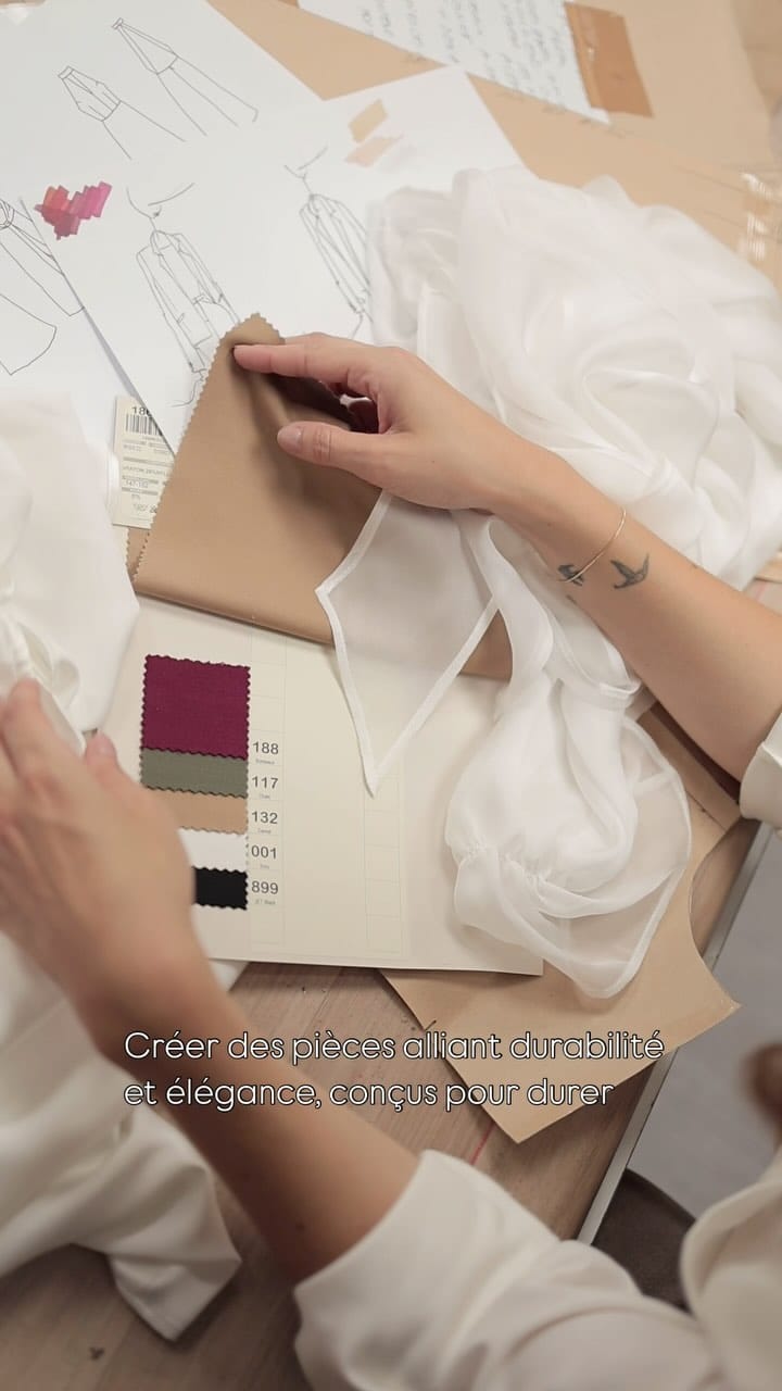 Post 9 by Laura Laval Paris on Instagram (video)