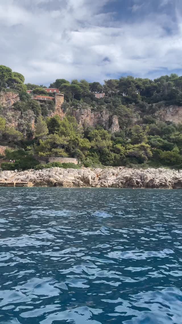 Post 1 by Ruby on Instagram (video)