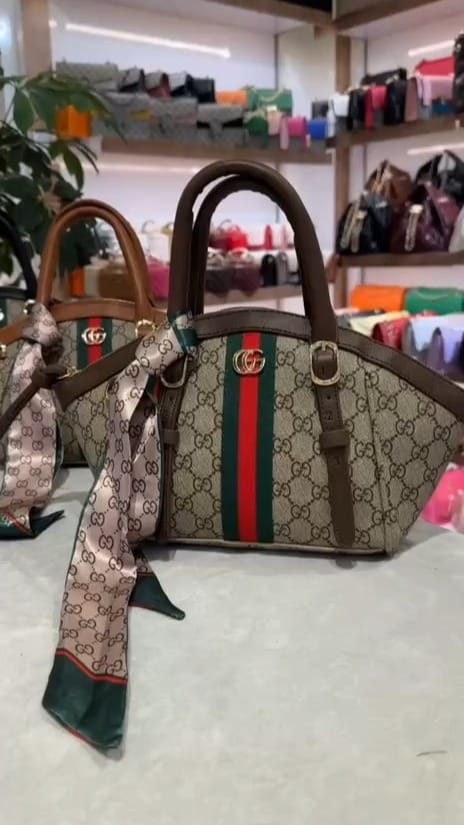Post 4 by Theboutiqueefashion on Instagram (video)