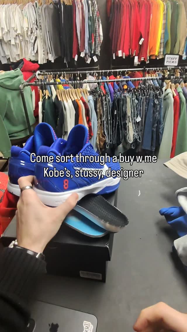 Post 5 by vs.resell on Instagram (video)