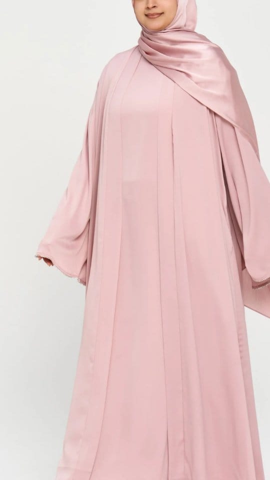 Post 9 by Momina Hijabs & Modestwear ™ on Instagram (video)
