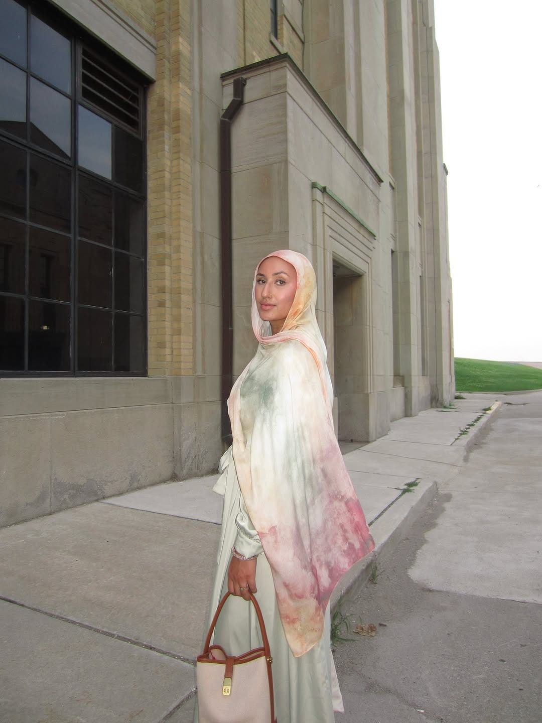Post 2 by Momina Hijabs & Modestwear ™ on Instagram (carousel)