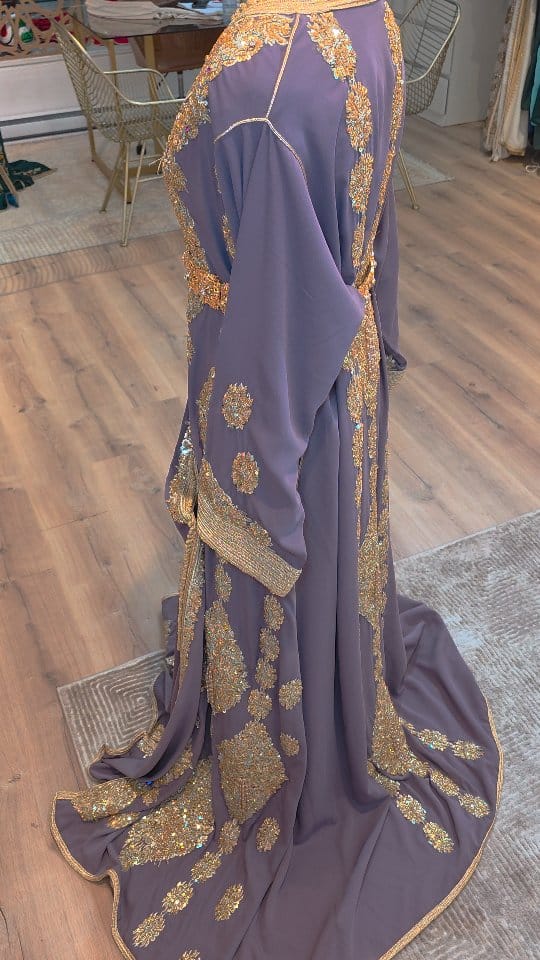 Post 2 by Fatine Caftan Montréal on Instagram (video)