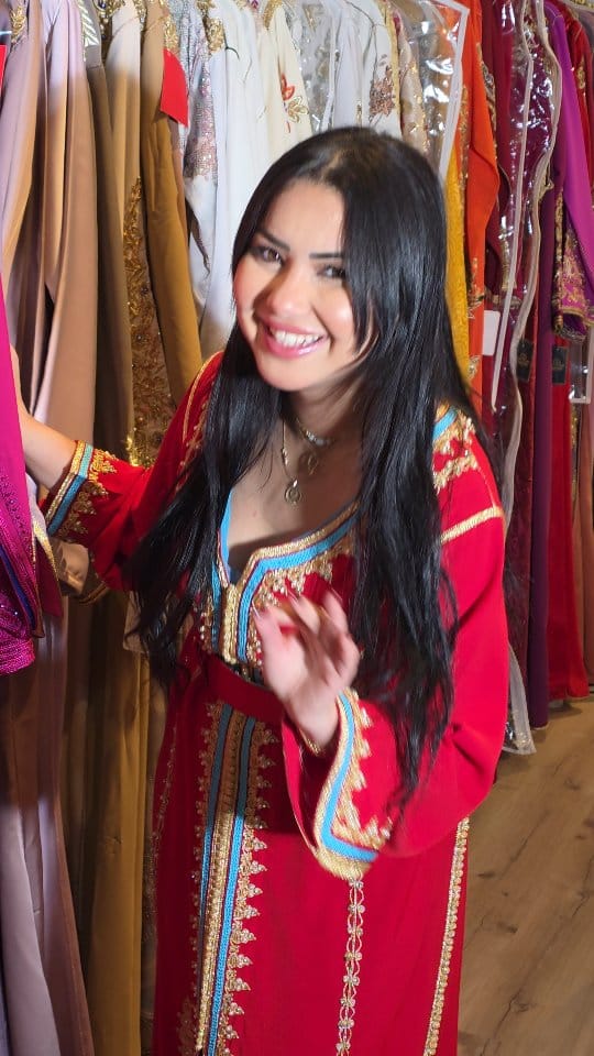 Post 7 by Fatine Caftan Montréal on Instagram (video)