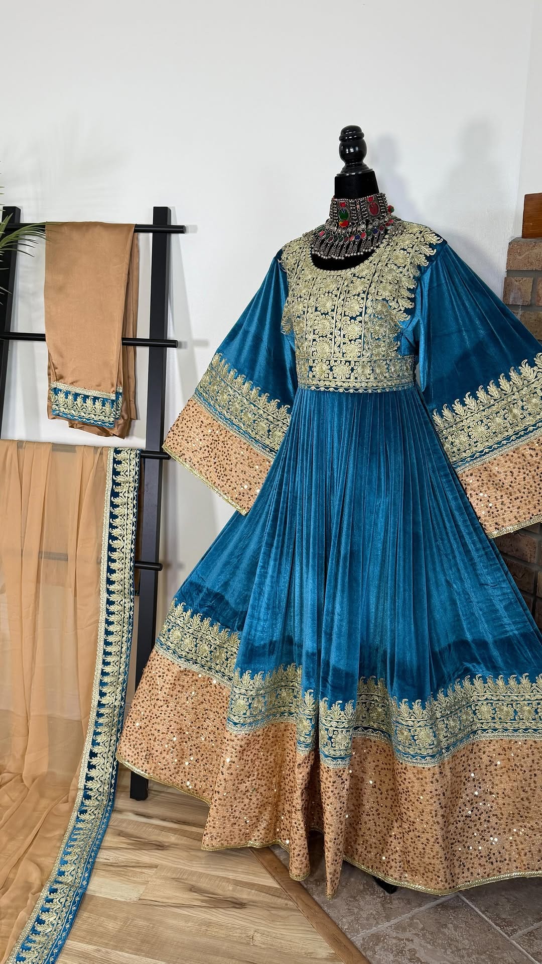 Post 8 by Mali Boutique on Instagram (video)