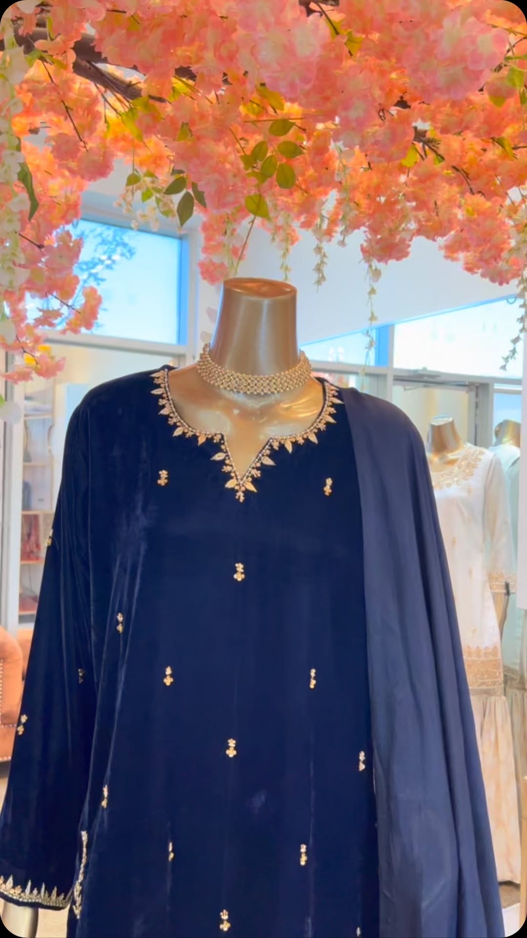 Post 10 by KARIZMA COLLECTION & BOUTIQUE✨ on Instagram (video)
