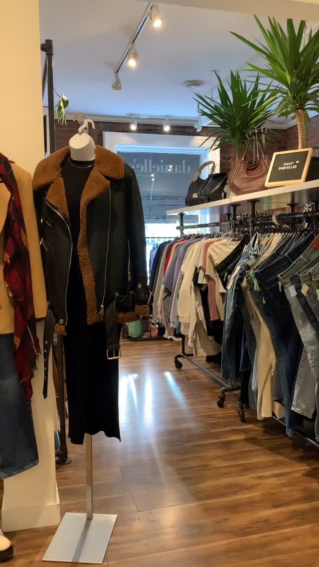 Post 1 by 𝐝𝐚𝐧𝐢𝐞𝐥𝐥𝐞’𝐬 𝐂𝐨𝐧𝐬𝐢𝐠𝐧𝐦𝐞𝐧𝐭 on Instagram (video)