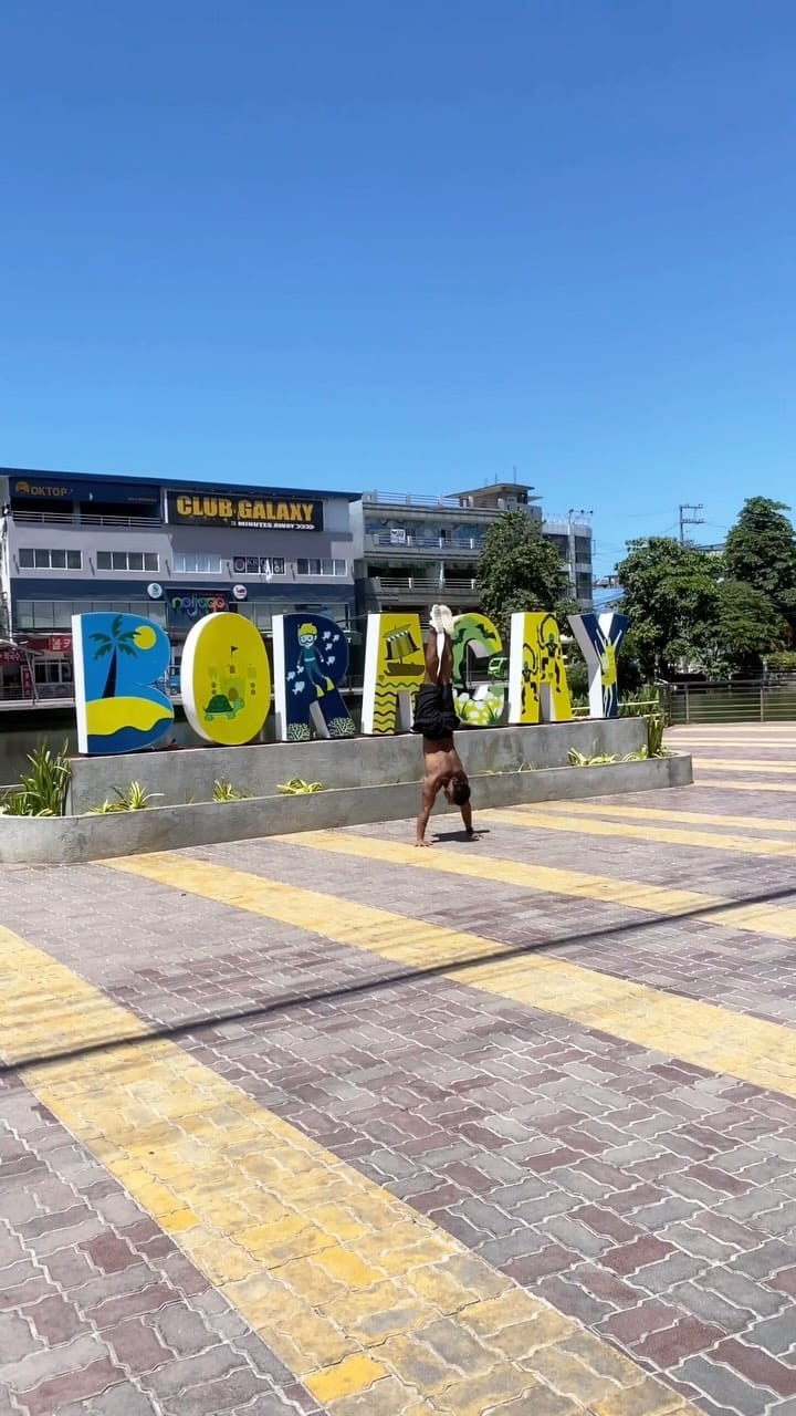 Post 1 by Jel SoFresh on Instagram (video)
