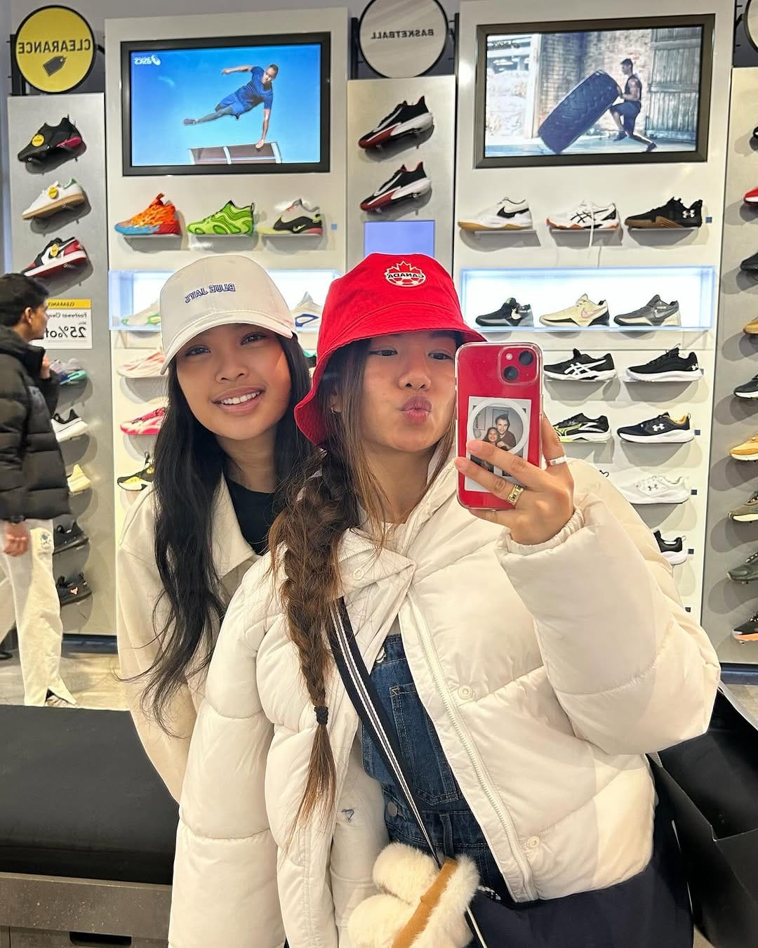 Post 9 by JADE PINEAU on Instagram (carousel)