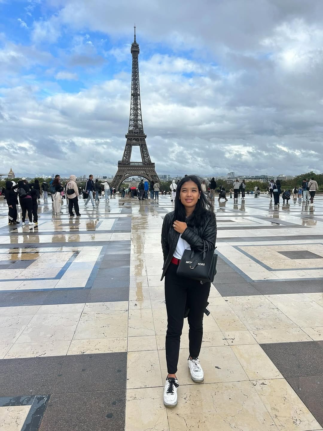 Post 7 by JADE PINEAU on Instagram (carousel)