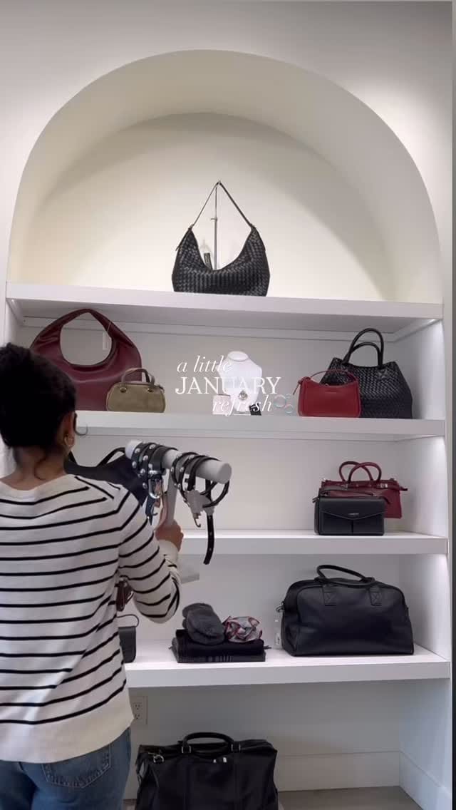 Post 2 by Boes Ltd. | Handbag and Jewelry Boutique on Instagram (video)