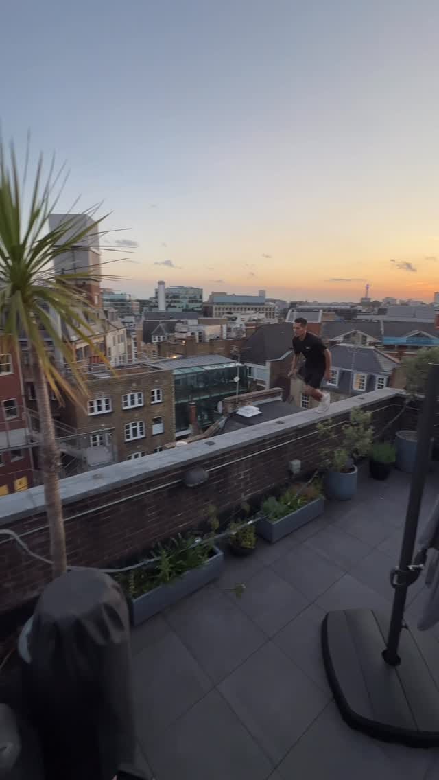 Post 5 by ALE on Instagram (video)