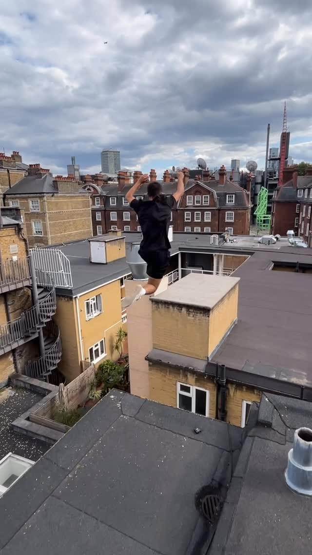 Post 4 by ALE on Instagram (video)