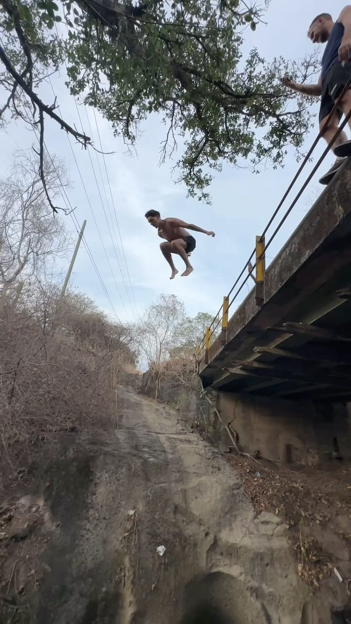 Post 8 by ALE on Instagram (video)