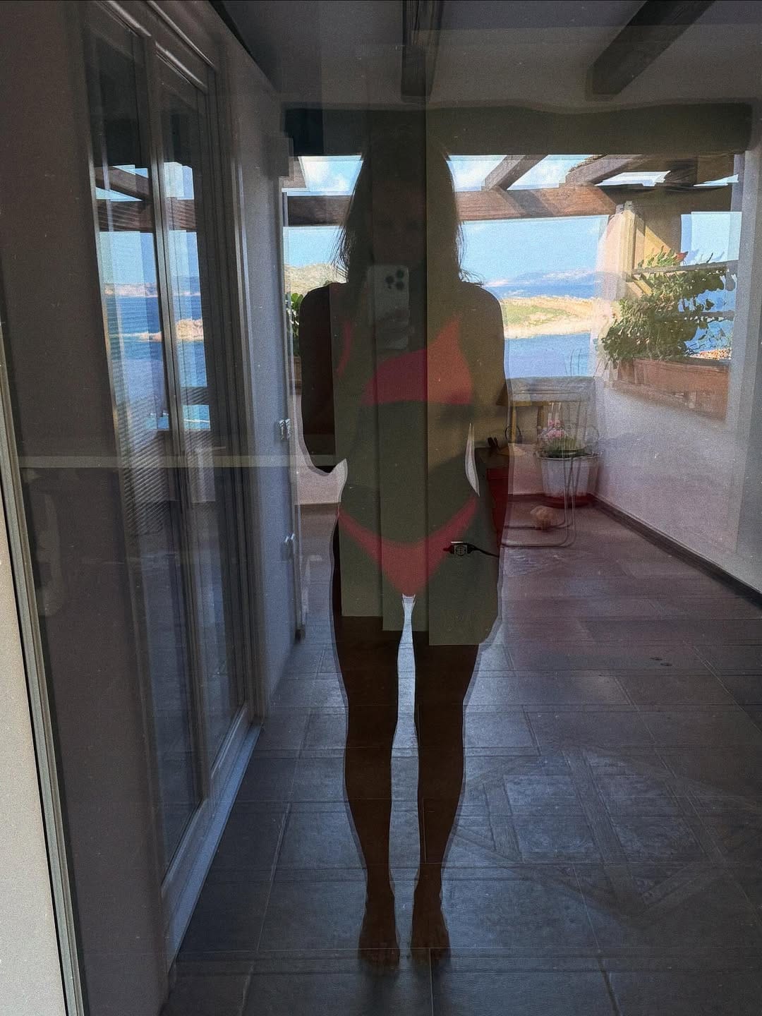 Post 6 by Alice Mizzau on Instagram (image)