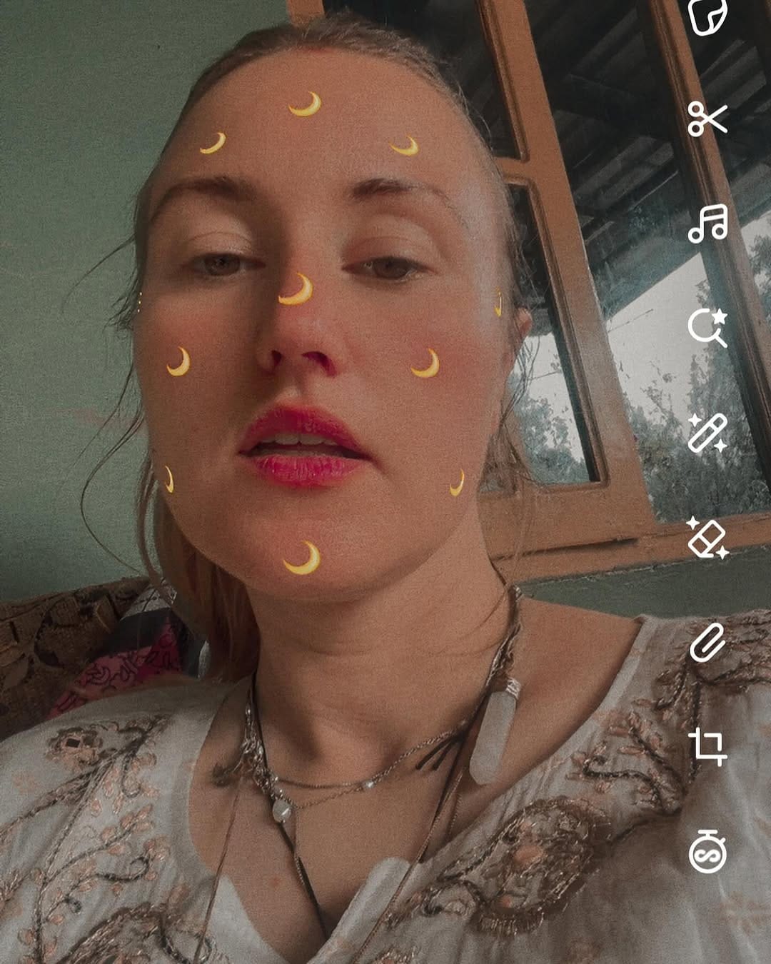 Post 3 by Eva Evelin on Instagram (image)
