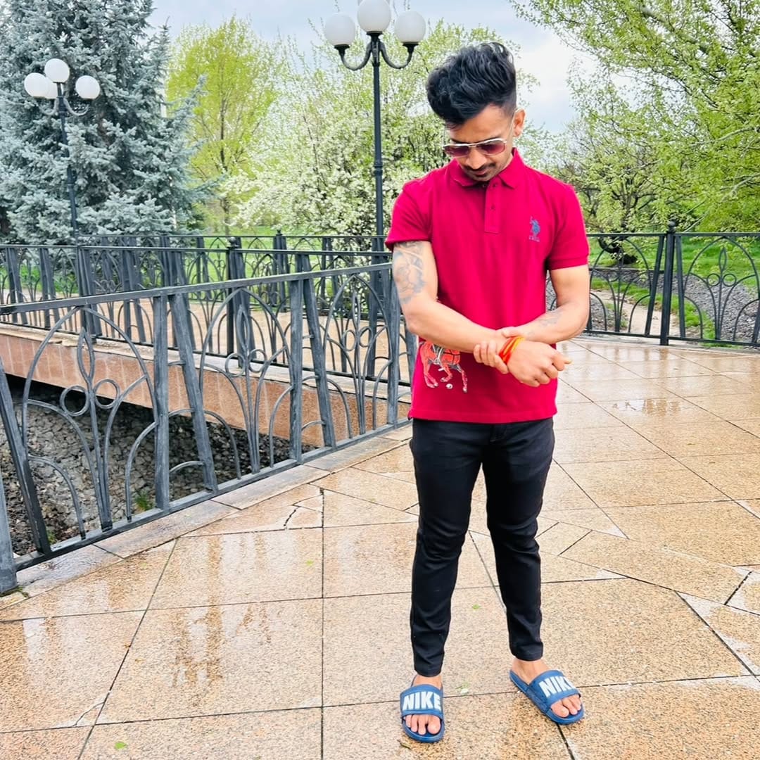 Post 1 by Manan Dhakad on Instagram (carousel)