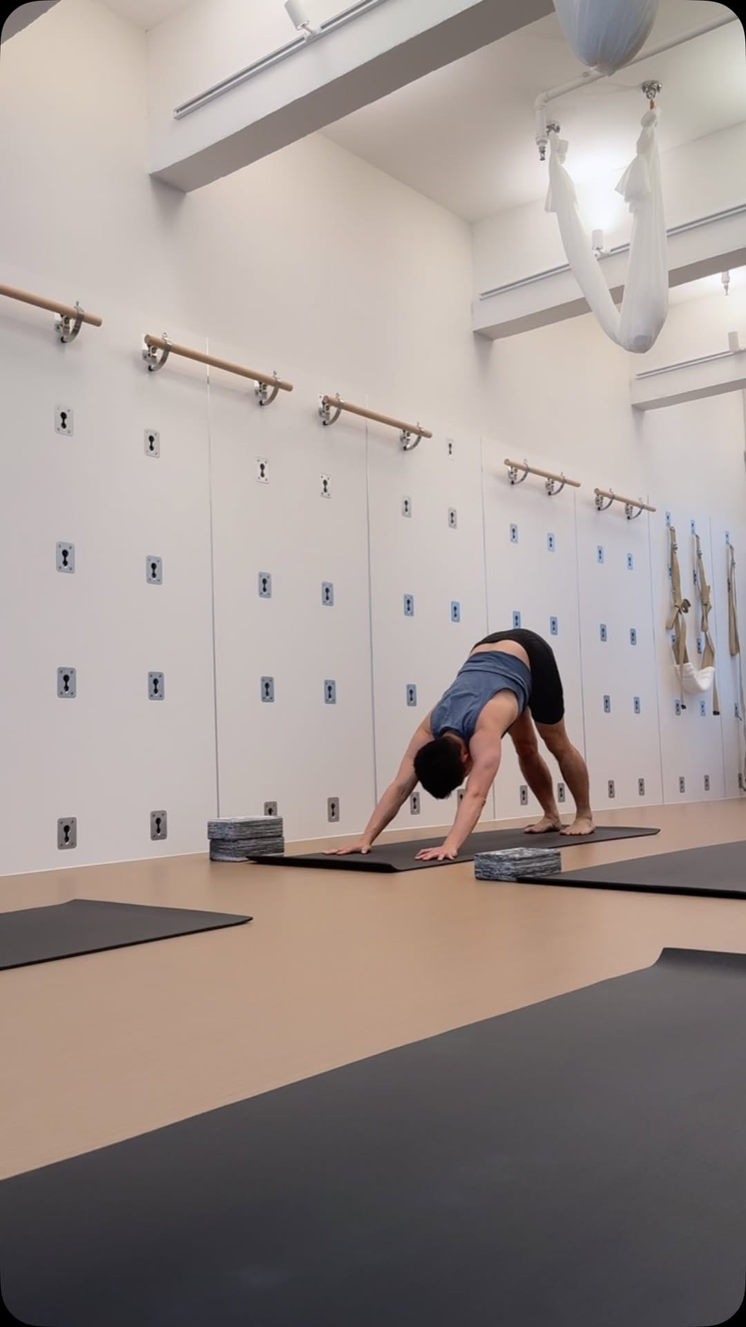 Post 4 by Mark Cheung. Yoga. Handstand. on Instagram (video)