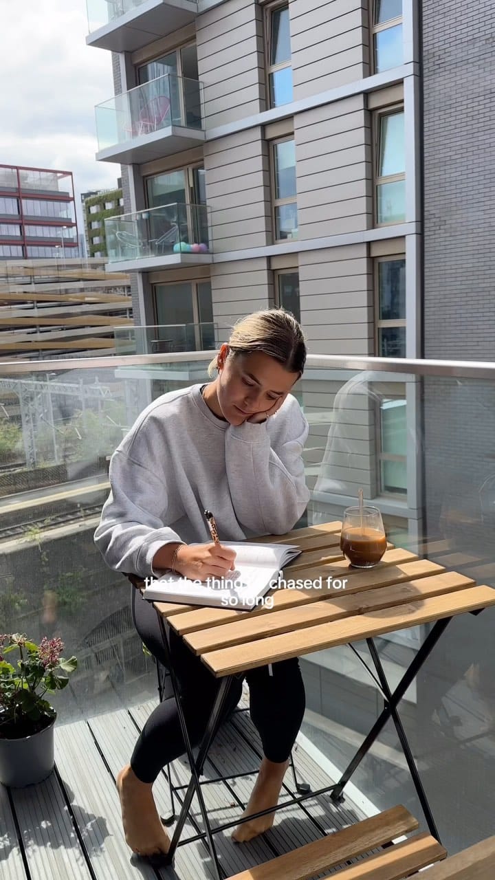 Post 10 by bea val-brookes 🌟 on Instagram (video)