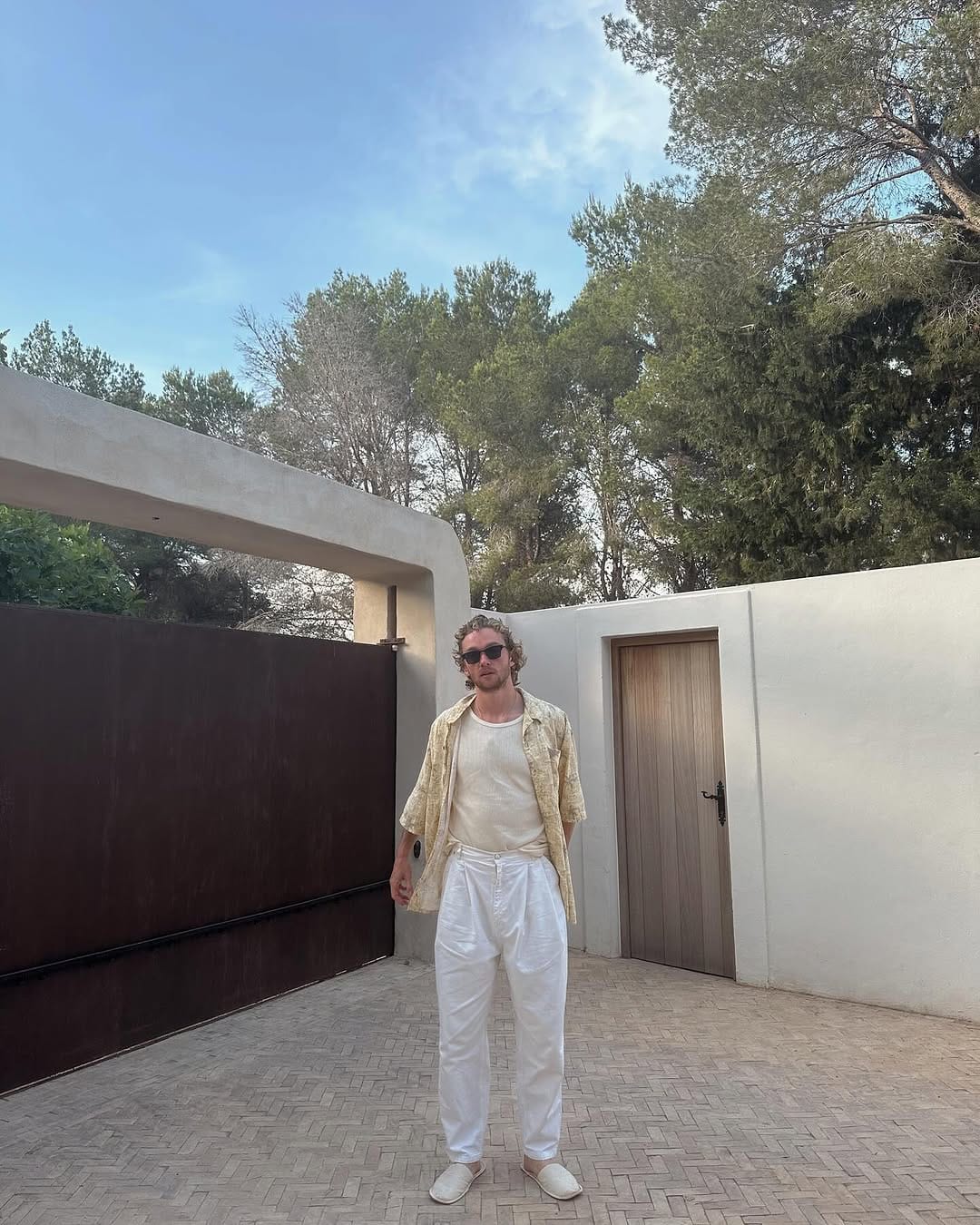 Post 8 by Tom Davies on Instagram (carousel)