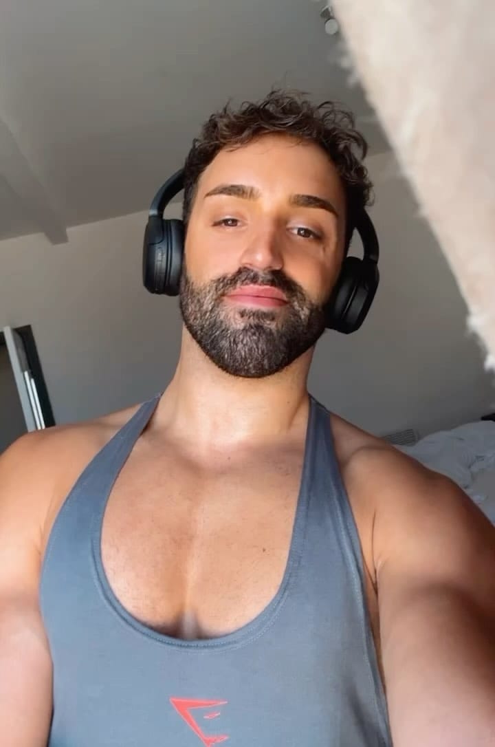 Post 10 by Call me Oli on Instagram (video)