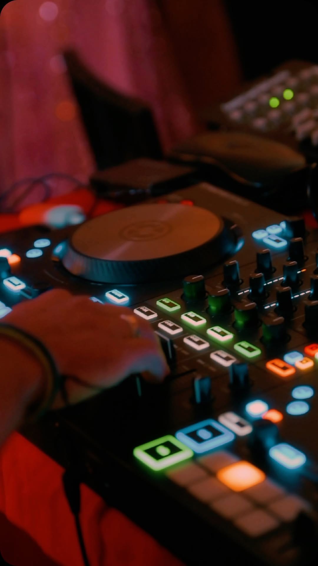 Post 8 by Nikos Charteros on Instagram (video)