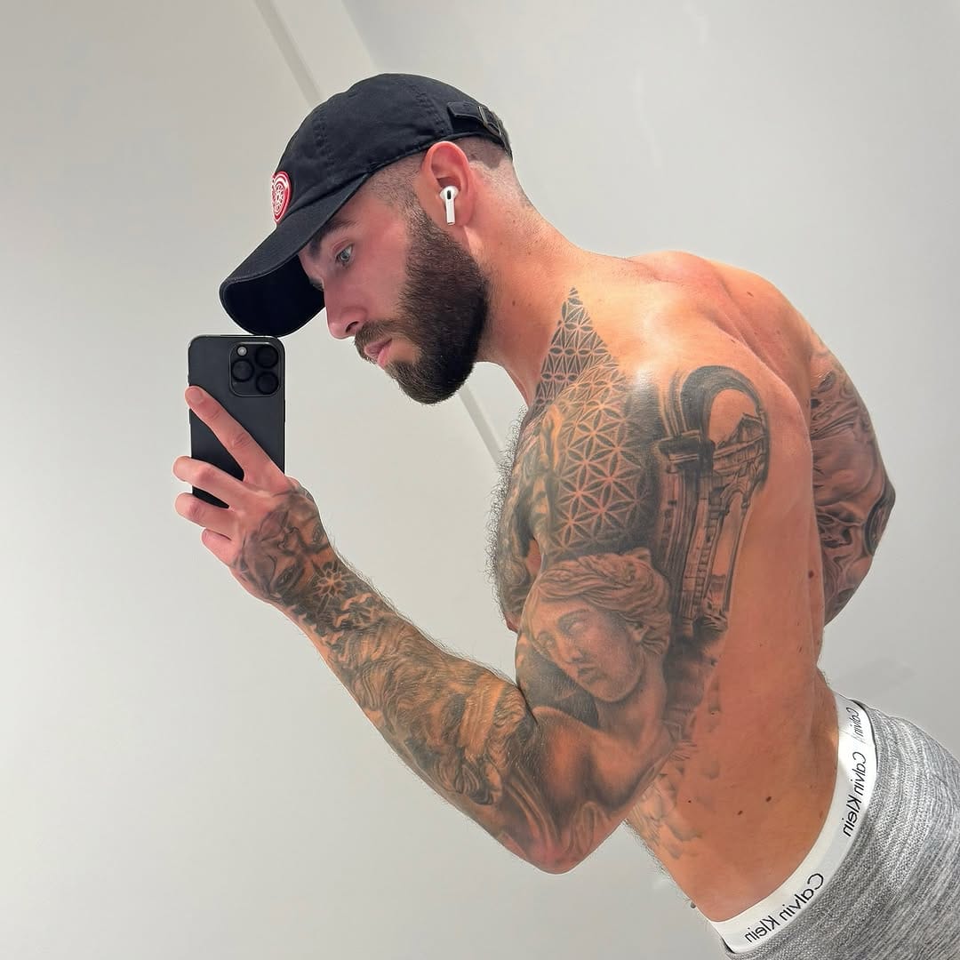 Post 4 by T R A V ❗️ on Instagram (image)