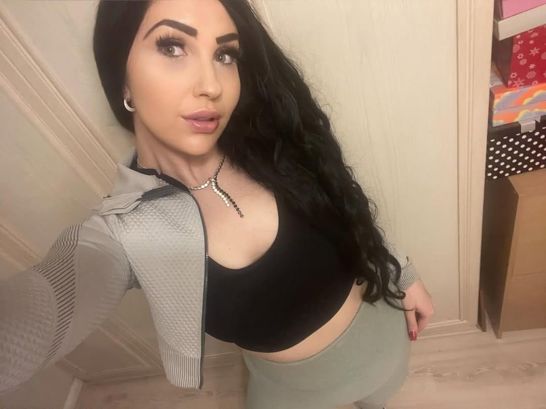 Post 1 by Zoeyy💪🏋️‍♀️✨ on Instagram (carousel)