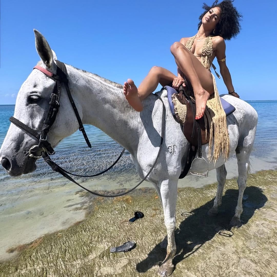 Post 10 by Super Model 🔥 on Instagram (carousel)
