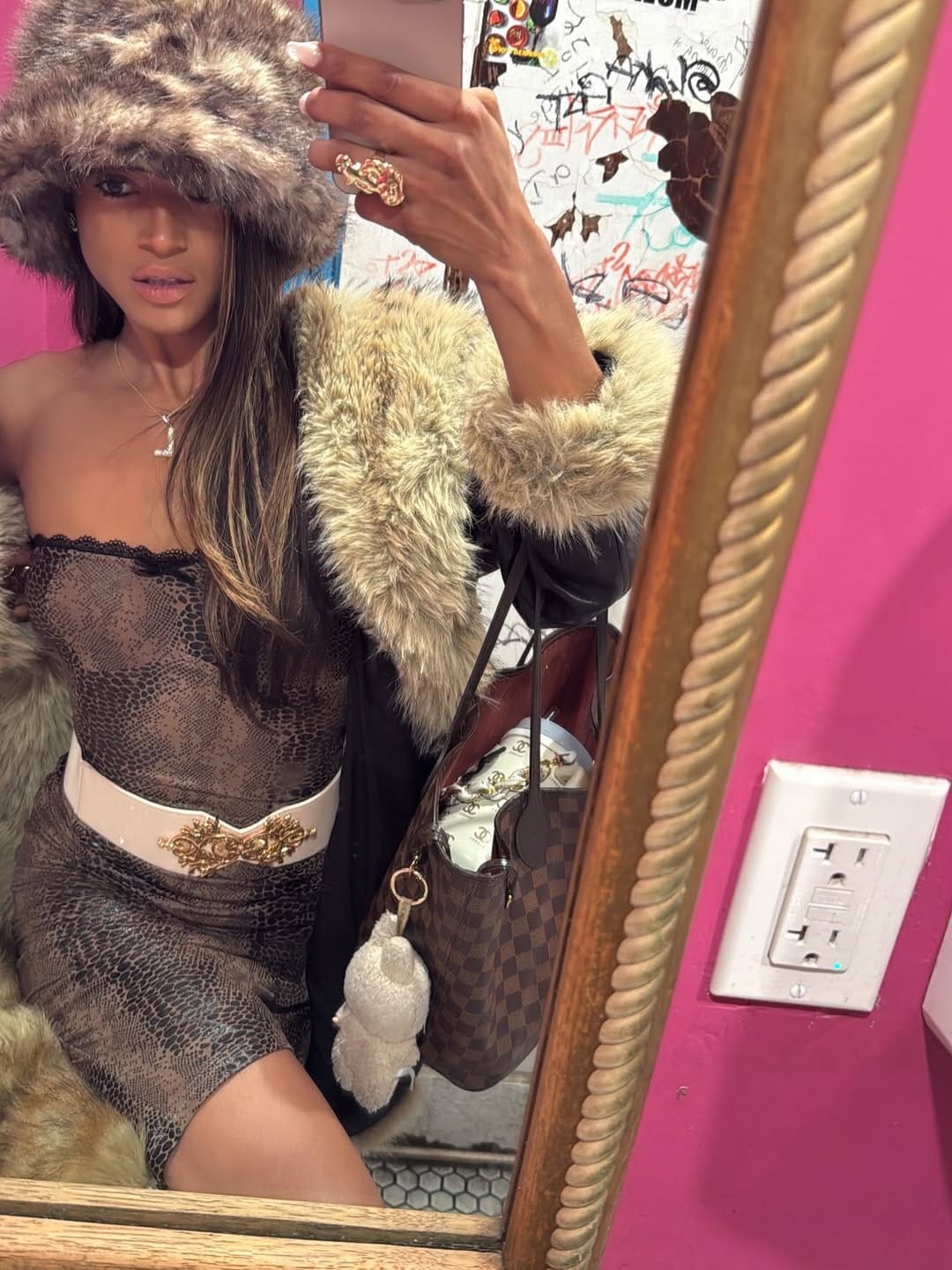 Post 3 by Super Model 🔥 on Instagram (carousel)