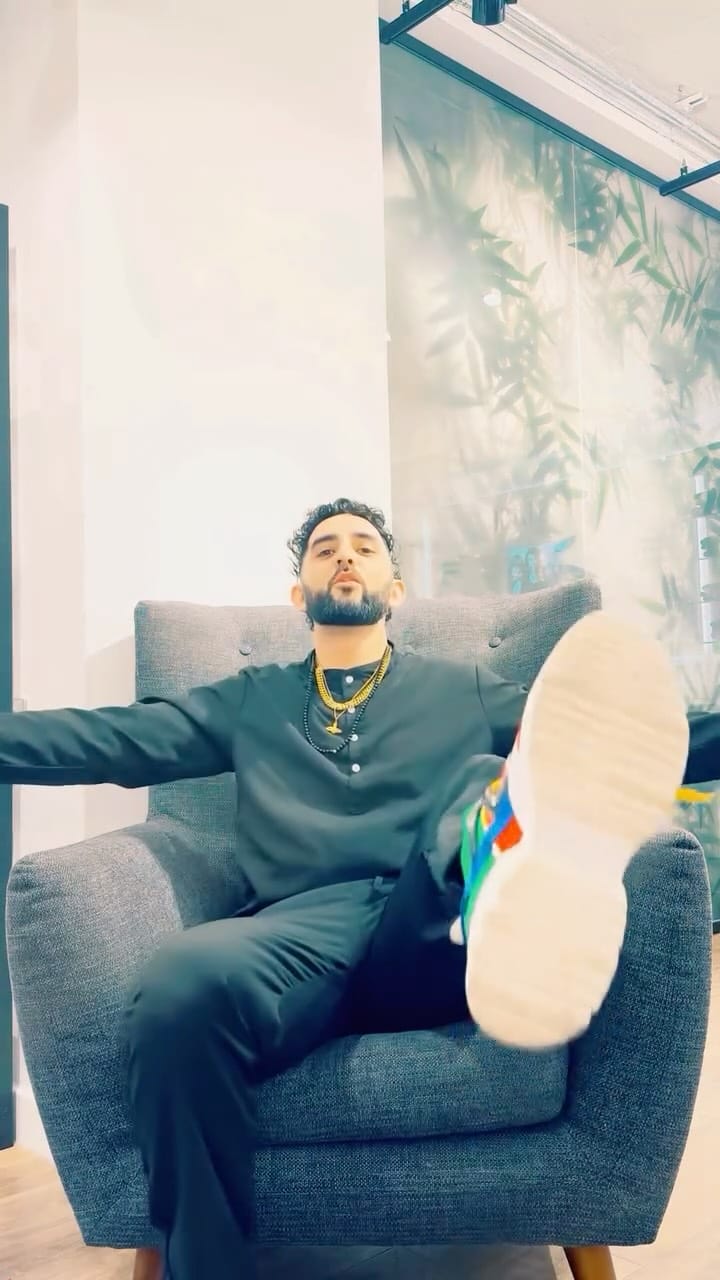Post 10 by B||E||V||A||N||1||8||7|| on Instagram (video)