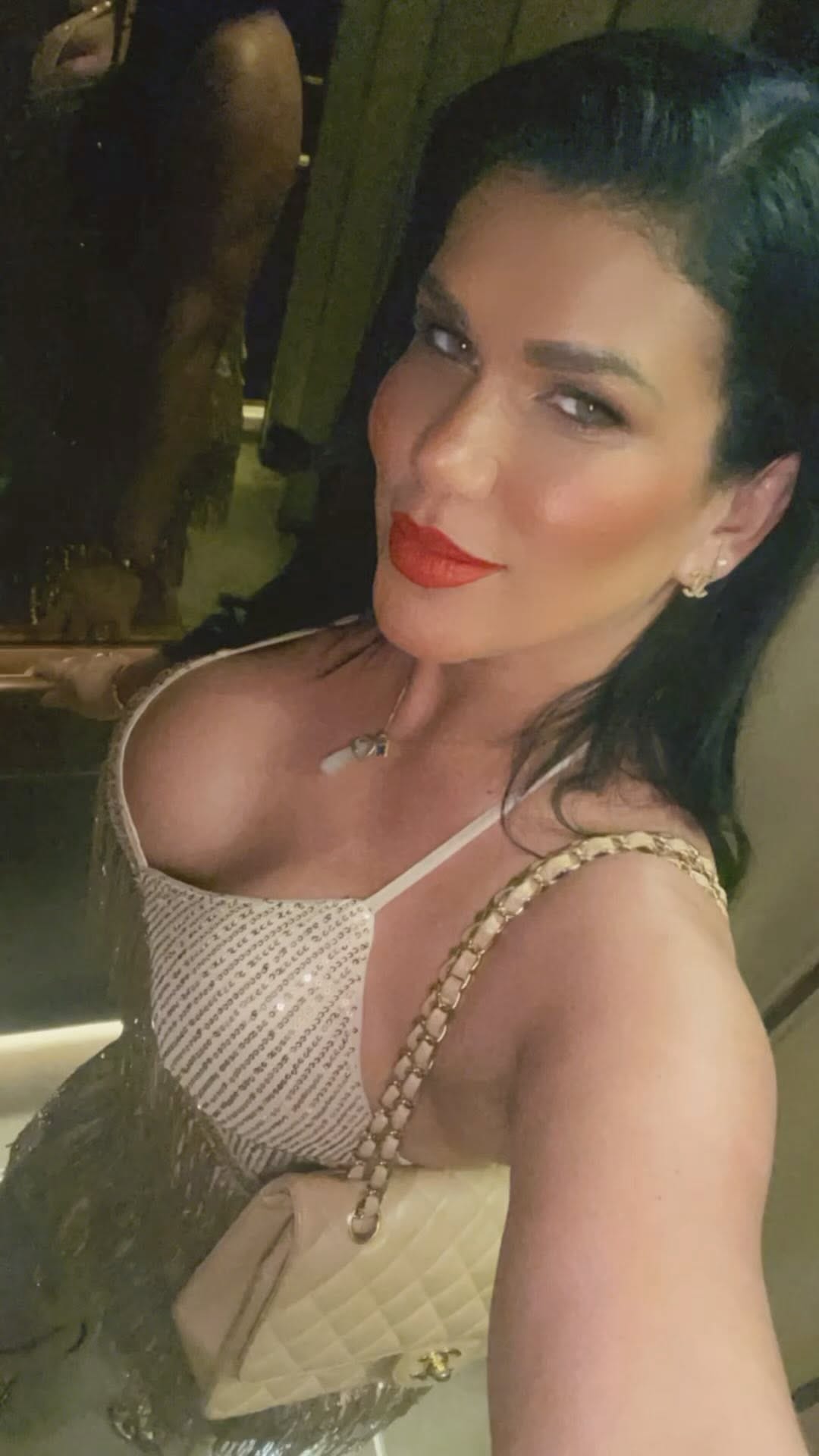 Post 6 by Anna Meireles on Instagram (video)