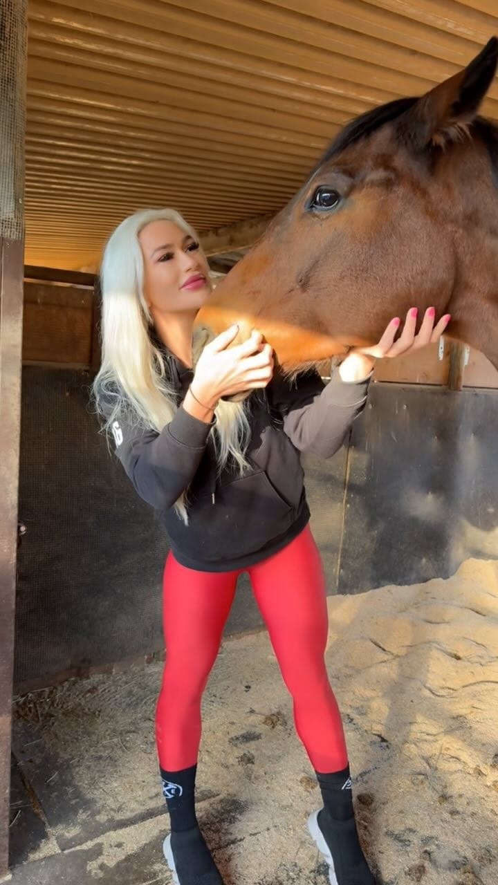 Post 10 by 🏎️ Lauren Hallen 𝓒𝓲𝓮𝓻𝓿𝓸 on Instagram (video)