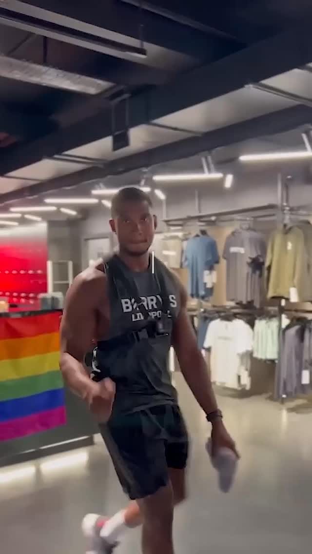 Post 1 by Barry's UK on Instagram (video)