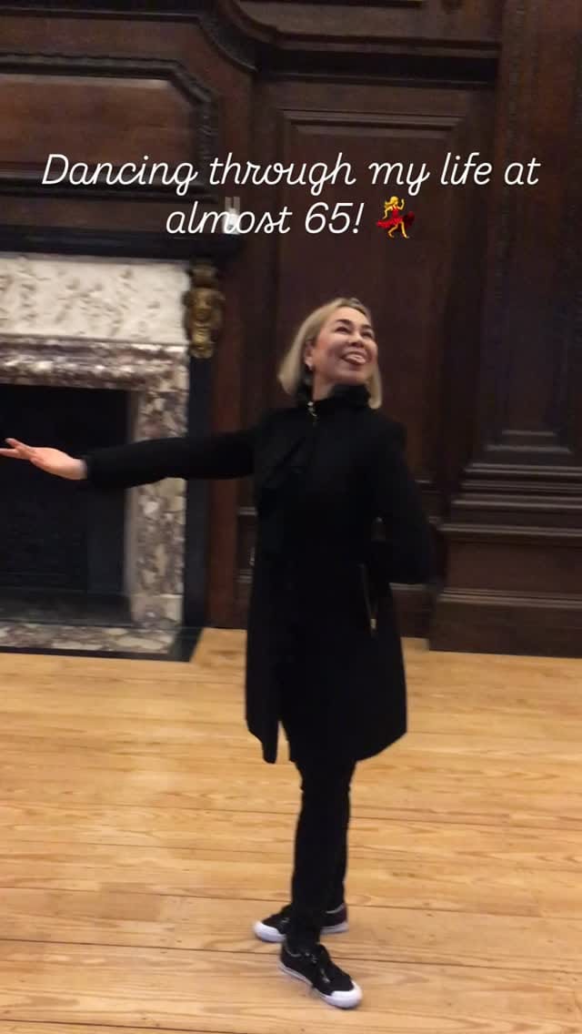 Post 1 by Lola on Instagram (video)