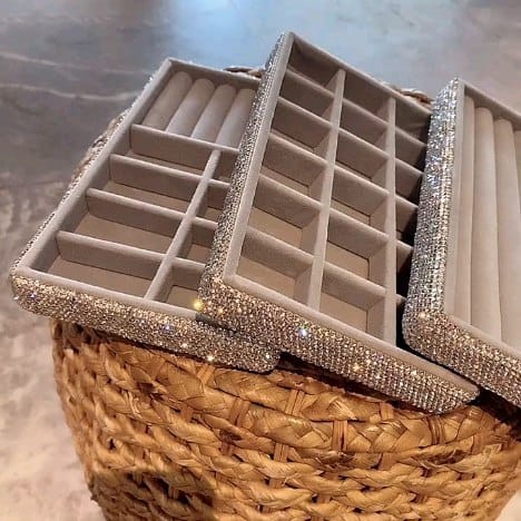Post 10 by KISS COSMETICS on Instagram (video)