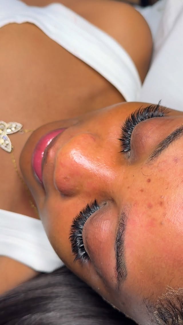 Post 7 by LASH & BROW ARTISTRY LAGOS🇳🇬🇻🇳 on Instagram (video)