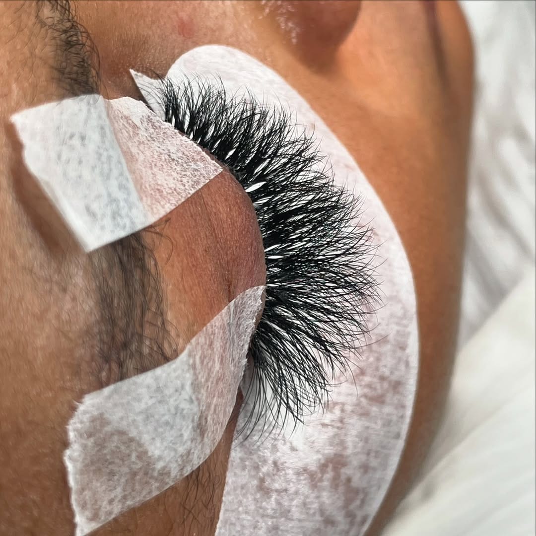 Post 9 by LASH & BROW ARTISTRY LAGOS🇳🇬🇻🇳 on Instagram (carousel)