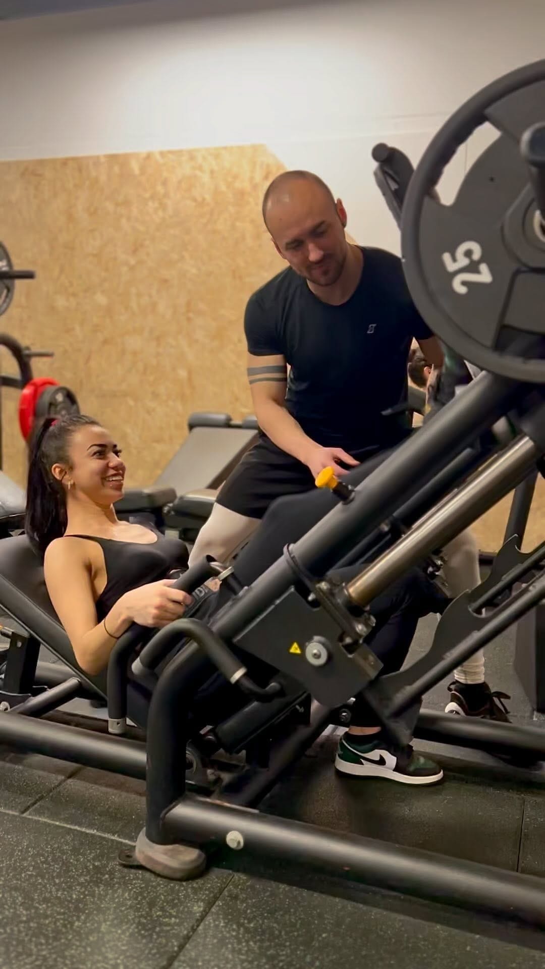 Post 4 by Andrea Giacomelli || Physique Shaping Specialist on Instagram (video)