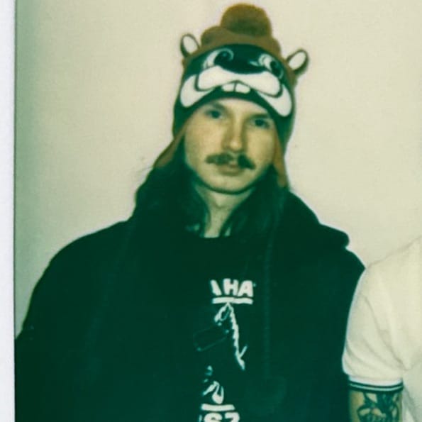 Post 9 by Leo on Instagram (image)