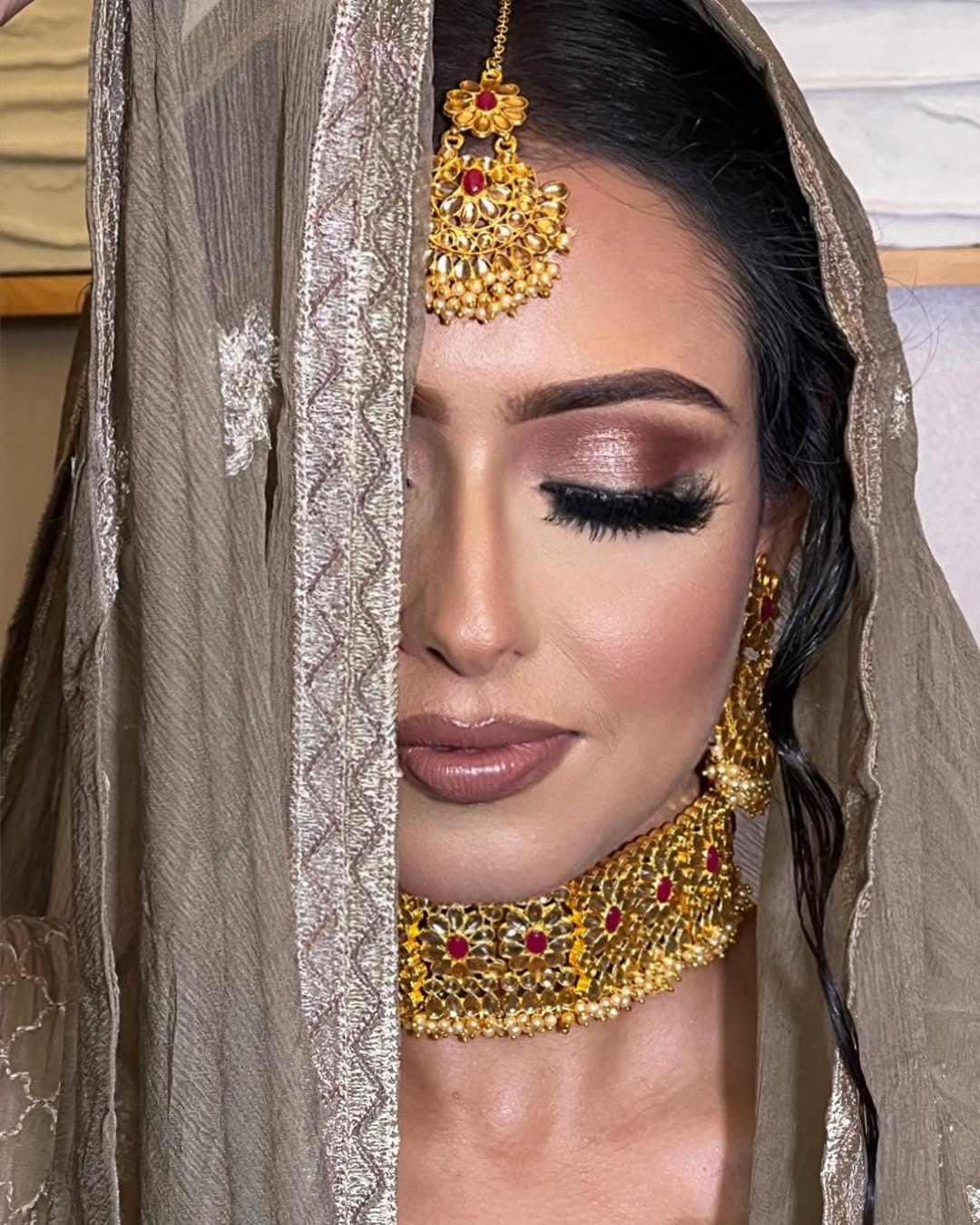 Post 6 by Ayesha Rob Makeup on Instagram (image)