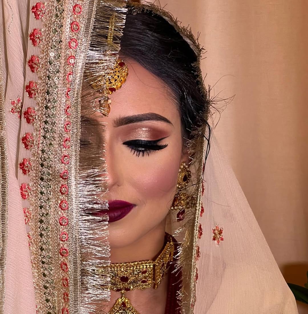 Post 5 by Ayesha Rob Makeup on Instagram (image)